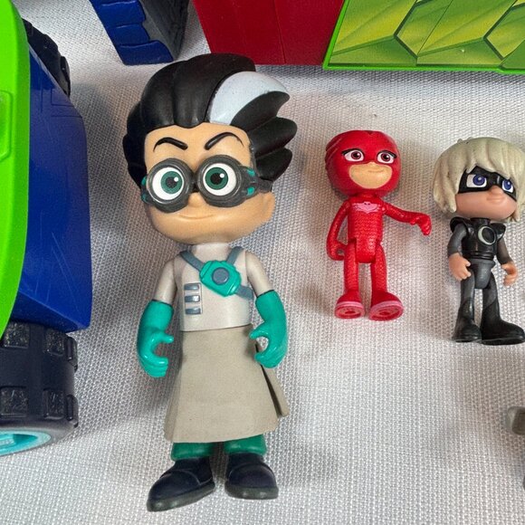 PJ Masks Mystery Mountain Seeker Play Set Car Figure Lot - Picture 13 of 13